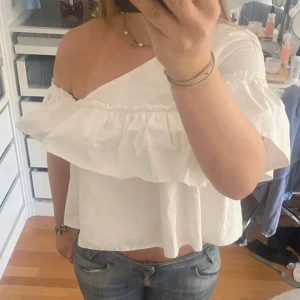 Volang topp - Söt volang topp med fina detaljer! 