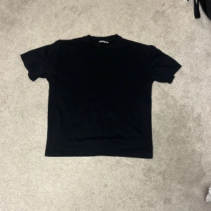 Svart oversized t-shirt - Svart oversized t-shirt Strlk L Bra skick