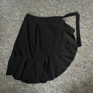 Svart omlottskjol - Bra skick