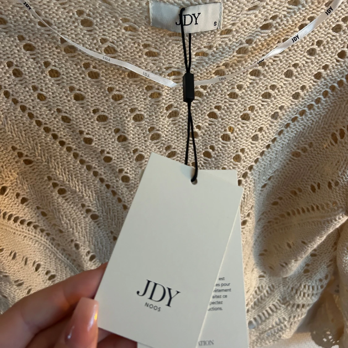 Helt ny beige tröja med detaljer! - 92