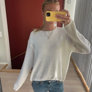 Stickad tröja  - Aldrig använd! Storlek L men passar mig som har S