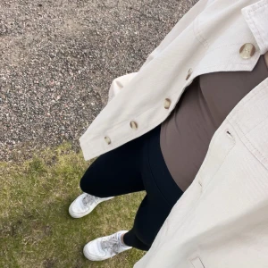 Jeansjacka - Säljer min jeans jacka ifrån Pernilla Wahlgrens kollektion, onesize men passar alla, är väldigt fin på, skicka för fler bilder