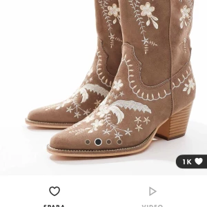 Cowboyboots  - Helt nya och oanvända cowboyboots med broderi. Köpta på asos för 769kr och säljer för 550kr 