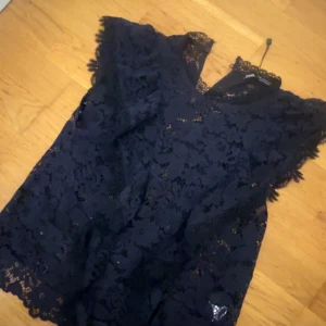 Spets topp - Jätte bra skick ingen fläck 