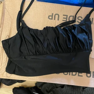 Tröjor/toppar/klänning - Skick Bra 30kr styck 150 kr för alla