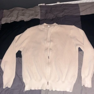 Cardigan jacket - Riktigt snygg lätt cardigan tröja Oversized Aldrig använd  Säljer för den var för stor
