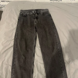 Weekday jeans - W 28 L 32