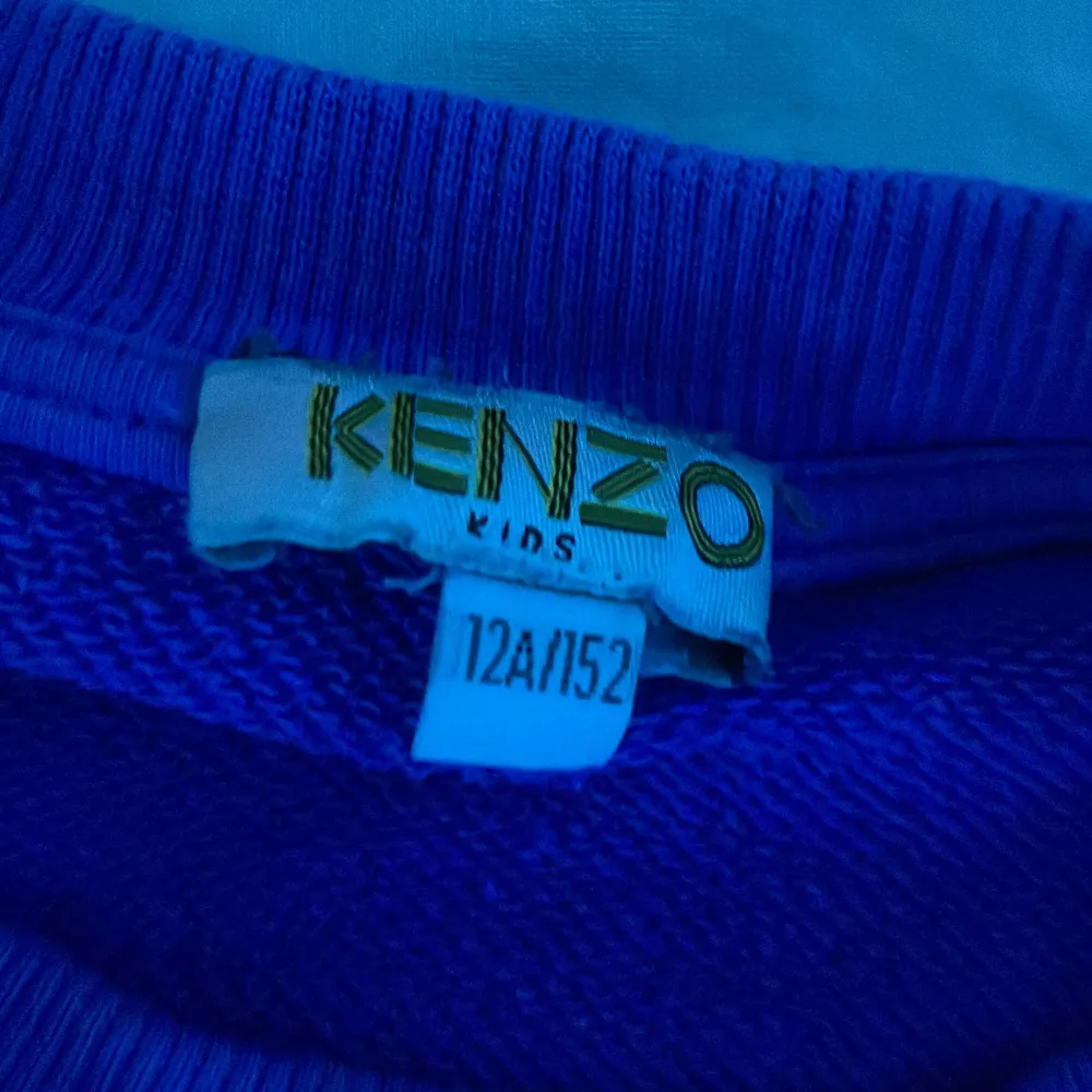 Kenzo lång armad jätte bra skick och skön tyg . Hoodies.