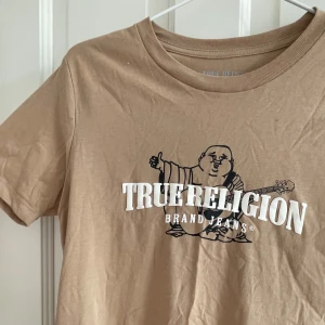 True religon T-shirt  - Jätte fin True religon T-shirt med lappen kvar. Aldrig tvättad eller använd. Köpt i Berlin för 500kr ❤️