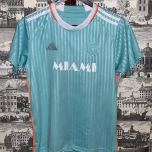 säljer nu inter miami kit med Messi nummer 10 på ryggen. Hör av er vid frågor 