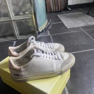 Axel arigatoskor  - Säljer dessa skor i bra skick. Passar 39/38