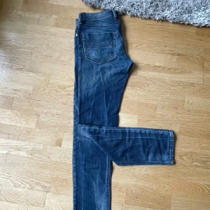 Diesel jeans - Tjena säljer mina diesel jeans då de ej kommer till användning otroligt bra skick skriv vid frågor. Pris går att diskuteras