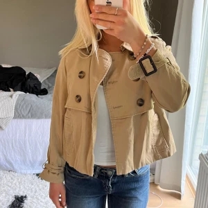 Beige trenchcoat  - Från h&m 