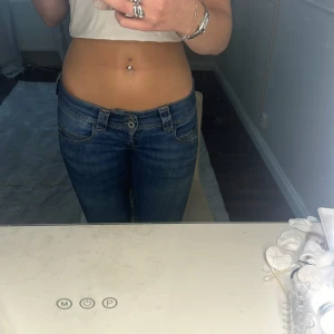 Lågmidjade pepe jeans - Super snygga lågmidjade bootcut jeans från pepe jeans! Säljer då dom tyvärr är för små för mig. Nästan oanvända. Nypris 1000 krPassar dig som är runt 165-170❤️