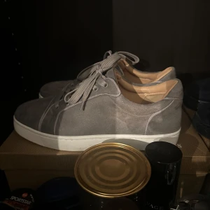 Loubs - Loubs använda en gång. Tvättas upp innan jag skickar dom, kan tänka mig sänka pris vid snabb affär. Köpta här på plick, kvitto följdes med och dom är äkta