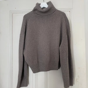 Sticka tröja - Sticka tröja med polo! Kan gå ner i pris vid snabb affär❣️