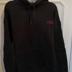 Oversized Sweet Sktbs hoodie - En hoodie från junkyard som tyvärr ej passade, storlek är S och oversized. Knappt använd och inga skador. Ordinarie pris 599kr