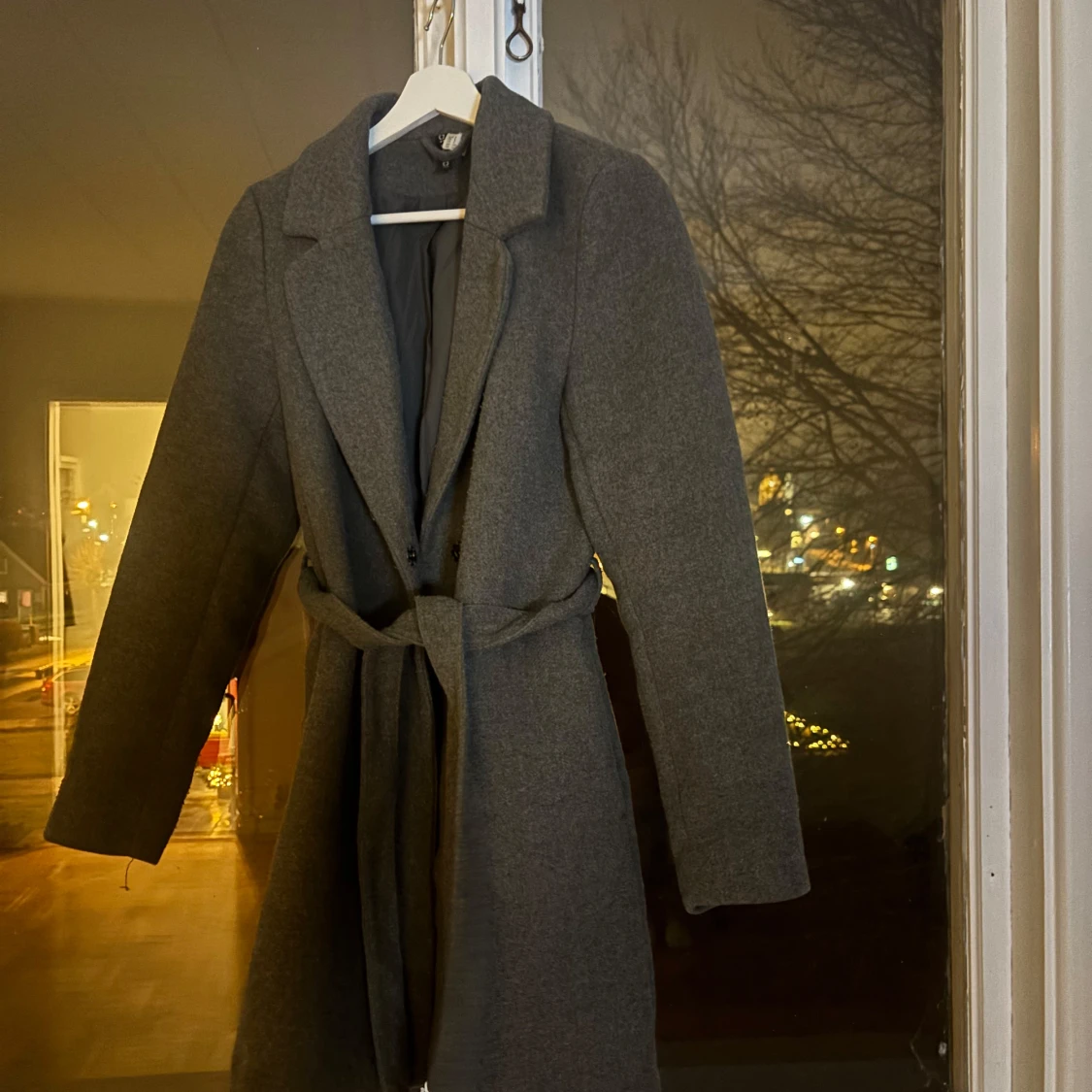 Grå kappa med bälte från hm - 1