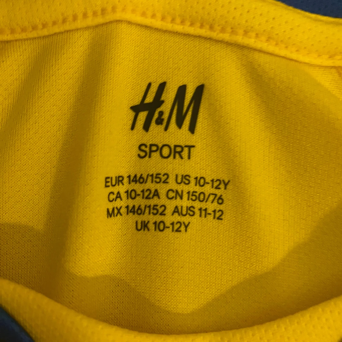 Gul Sverige fotbollströja från H&M 146/152 - 2