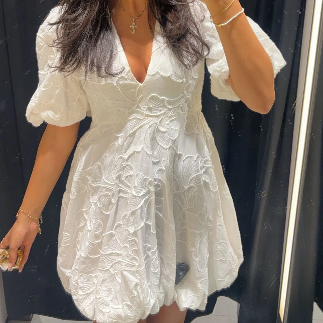 Vit klänning med puffärmar - 4