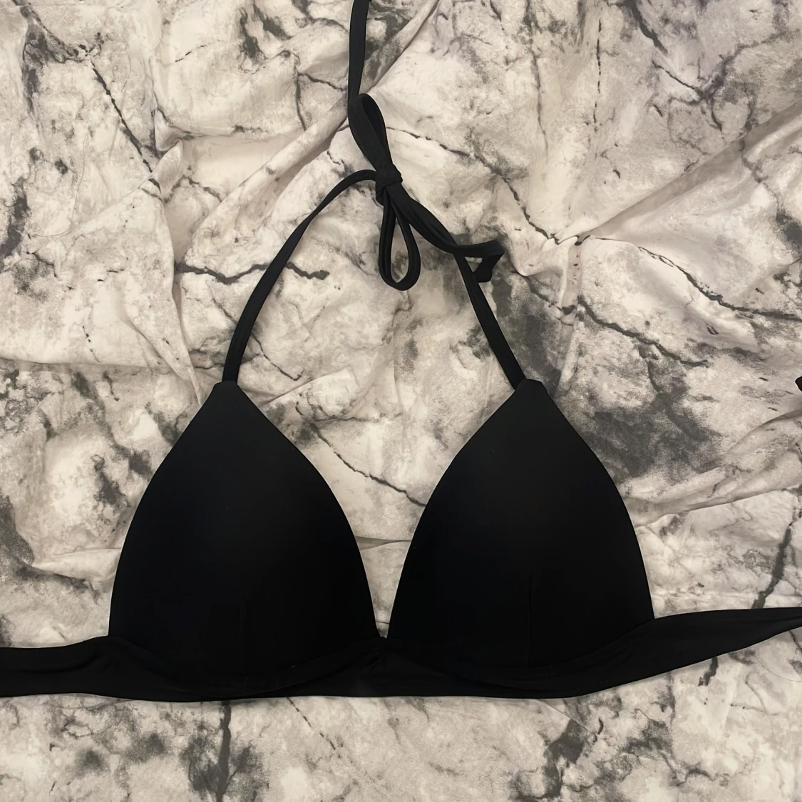 Svart bikiniöverdel