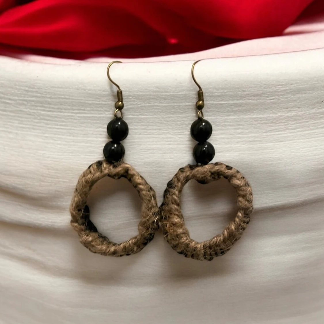 Rustika örhängen med svarta pärlor - 1