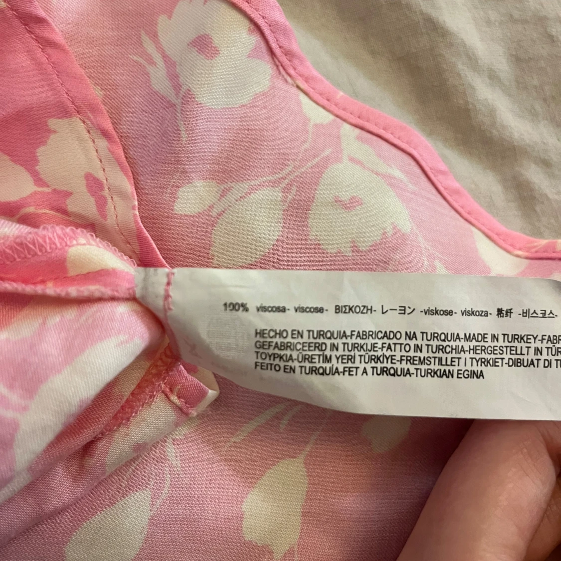 Rosa blommig klänning - 3