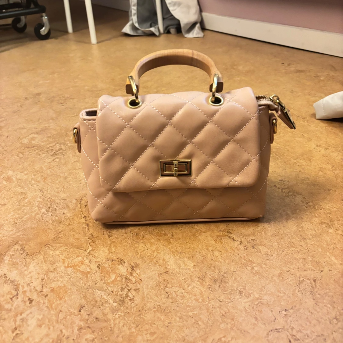 rosa liten handväska