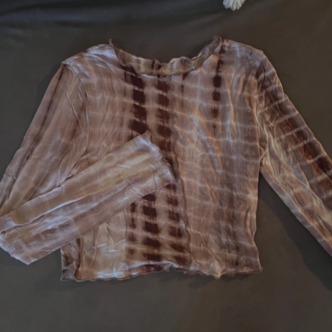 Brun och vit tie-dye topp - 1