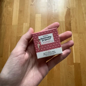 the balm lip and cheek stain - oanvänd 
