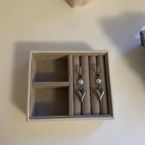 Leonora Earrings  - 59kr per par, gjorda i rostfritt stål vilket innebär att de inte färgar av sig eller tappar färg💞 Beställ via Plick eller Ebnorth.quickbutik.se🤗