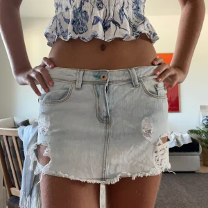 Jeanskjol - Jeanskjol med hål