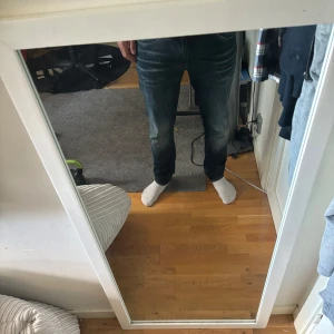Mörkblåa jeans 31/32 - Tja säljer nu ett par crocker jeans i storlek 31/32 Om du har några frågor eller funderingar är det bara att skriva
