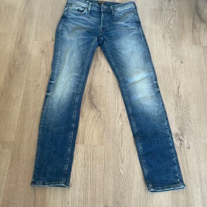 Jack and Jones jeans  - Fräscha Jack and Jones jeans  Slim fit Glenn hör av er vid frågor 