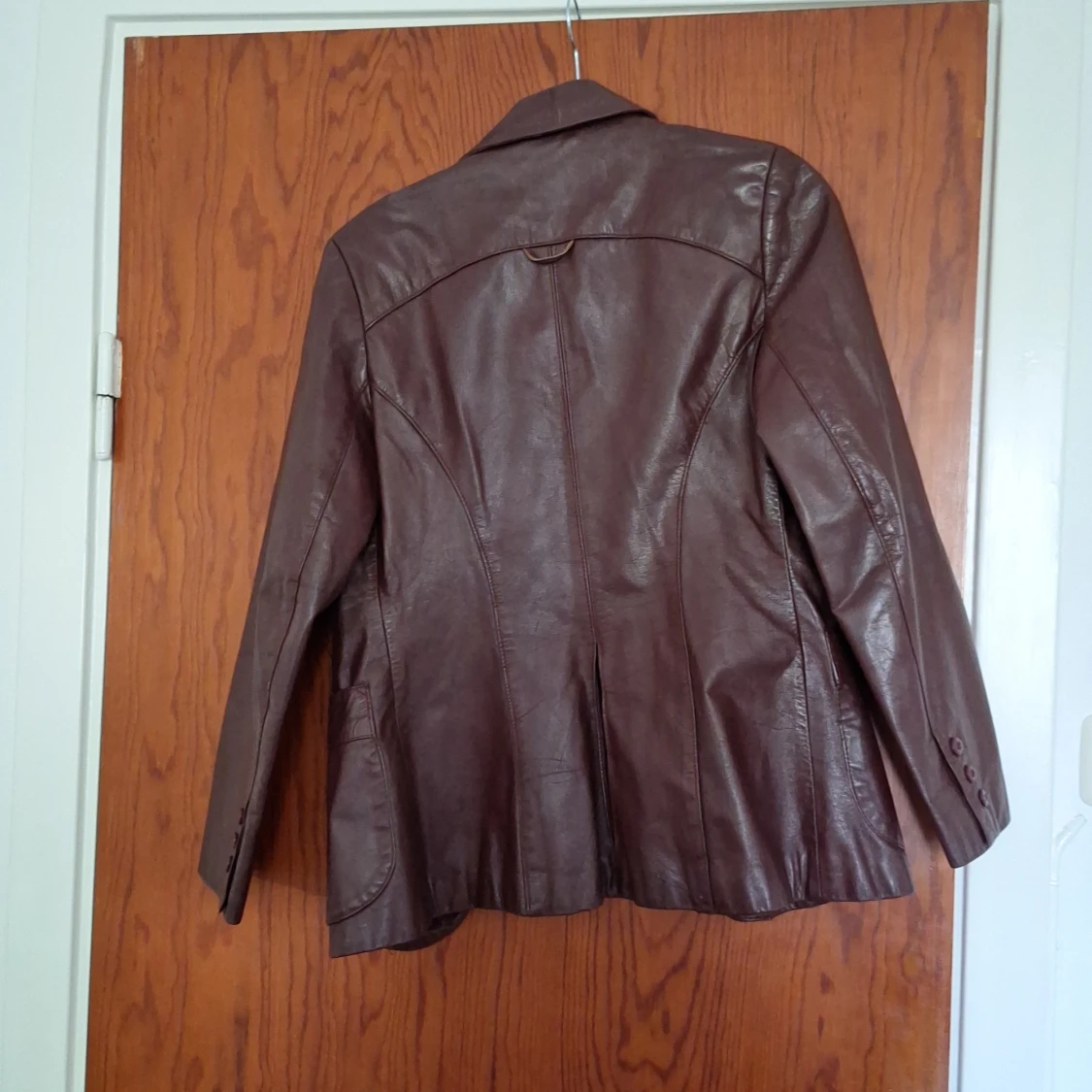 Vinröd skinn kavaj - 90