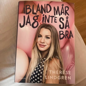 Therese Lindgrens bok  - Therese Lindgrens bok ”Ibland mår jag inte så bra”. Aldrig läst, endast legat som prydnad. Sidorna är i bra skick, men lite skavanker på utsidan (se bilder)