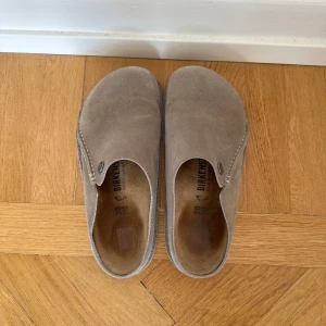 Birkenstock - Birkenstock Zermatt Premium strl 38. Bara använda till och från tvättstugan inomhus. Nästan som nya 