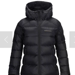 Peak performance jacka  - Säljer mina fina vinterjacka, väldigt varm och skön. Säljer den pågrund av att den inte används. Jackan är i nyskick i princip, använda knappt en vinter. Storlek Xs. Köpte den för 4000kr. (Pris kan diskuteras)