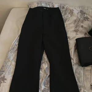 Kostym byxor - Använt få tal gånger annars bra sick Storlek : XS