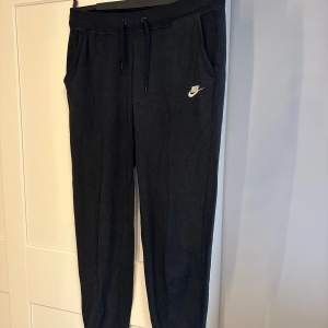Mjukisbyxor från Nike, mycket använda