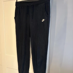 Mjukisbyxor Nike - Mjukisbyxor från Nike, mycket använda