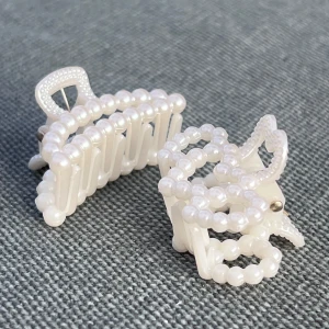 Hårklämmor mini - Mini-hårklämmor men små pärlor. 3-4 cm stora 🩷  Aldrig använda!