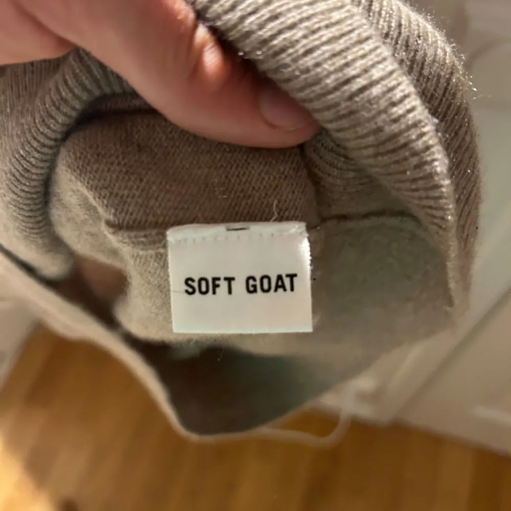 Soft goat använt 1 gång! Skick 9/10 Nypris 2895kr så priset är redan prutat och klart!. Stickat.