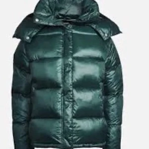 SÖKER denna jacka från bikbok  - Söker denna jacka från bikbok i stl xs, hör av dig om du säljer denna!!💕💕