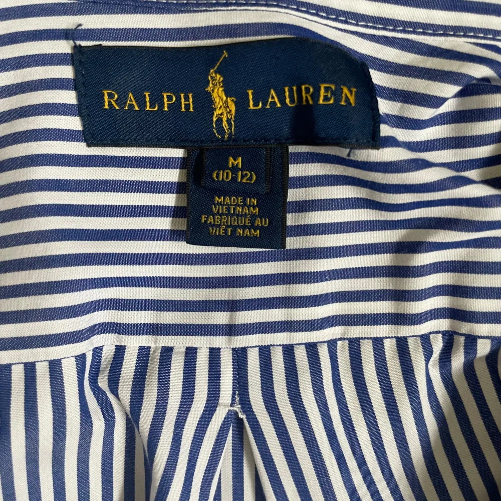 Skit snygg Ralph lauren skjorta, ny skick och riktigt bra pris!🤩 Storlek 10-12 år🍾. Skjortor.