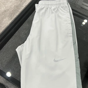 Nike dri fit byxor - Nike träningsbyxor, fint skick, storlek S 