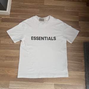 vit essentials tshirt sldrig snvänd storlek M