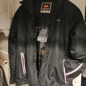 Höst& vinter jacka - Höst och vinter jacka. Ny,aldrig anvend