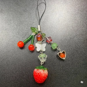 Nyckelring - Handgjord nyckelring av mig! Läs sista bilden om du vill köpa!!