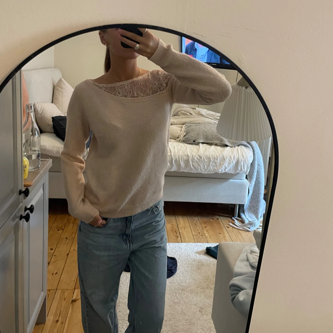 Stickad tröja med spets - 92